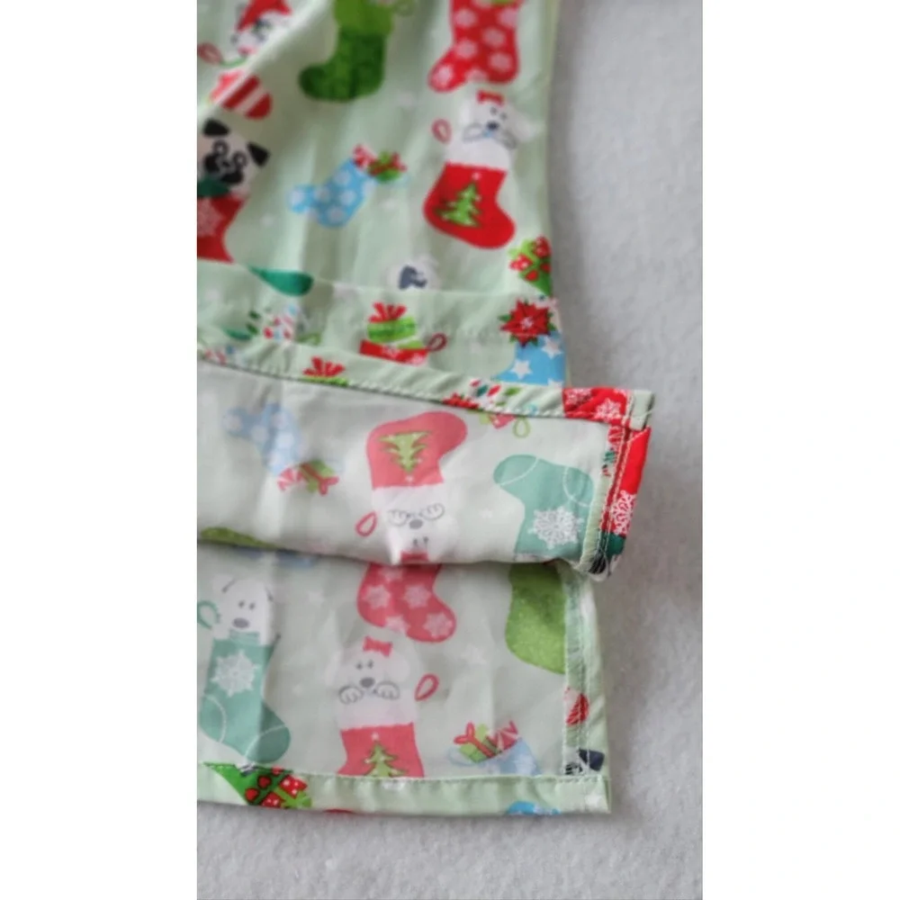 Green Town Scrubs for Women V-Neck Scrub Cat and Dog Christmas Scrub Top - Green